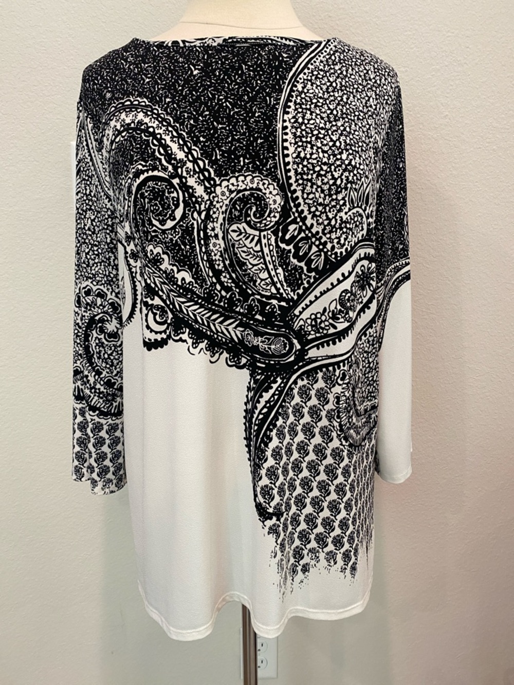Chico's Black and White Paisley Print Blouse Sz Large